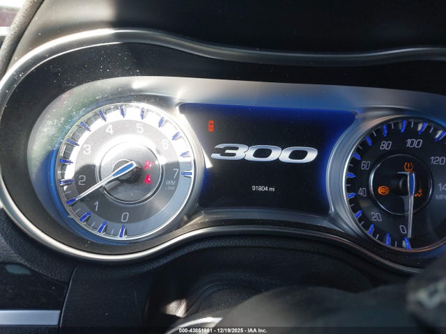 43851881 :رقم المزاد ، 2C3CCABG5MH601169 vin ، 2021 Chrysler 300 مزاد بيع