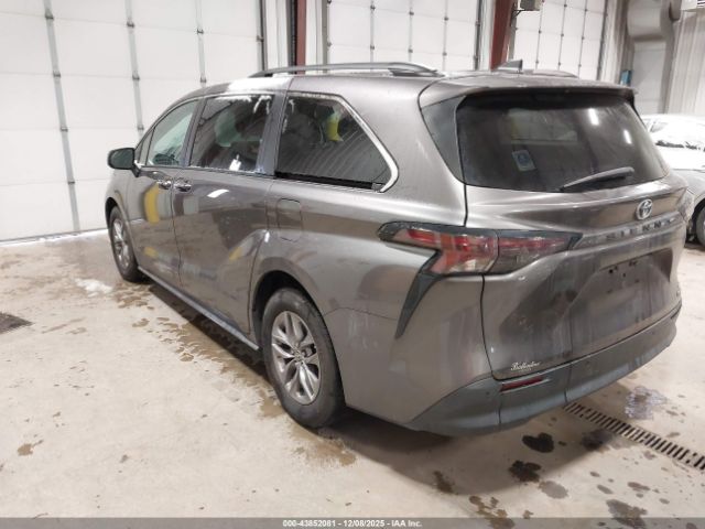 2023 TOYOTA SIENNA 5TDYRKEC6PS165923 Photo 2