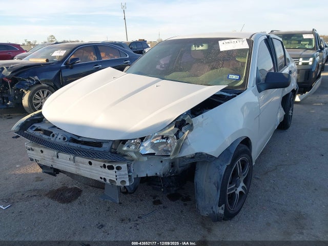 2010 FORD FOCUS 1FAHP3FN0AW191829 Photo 1