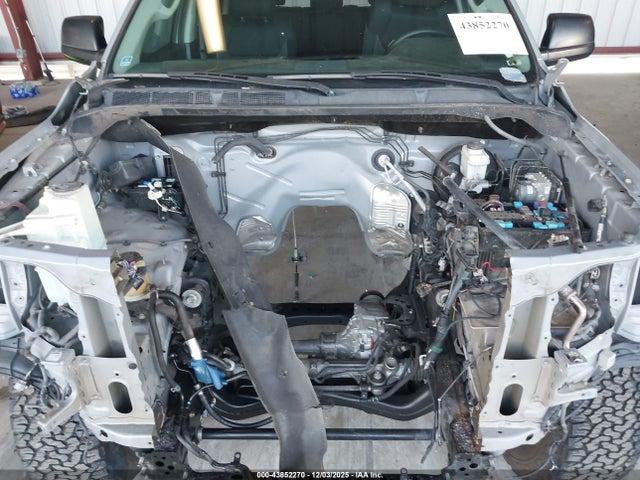 5TFDY5F13JX694747 Toyota Tundra Sr5 5.7l V8