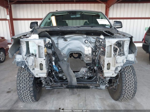 5TFDY5F13JX694747 Toyota Tundra Sr5 5.7l V8