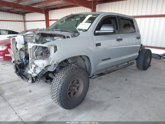 5TFDY5F13JX694747 Toyota Tundra Sr5 5.7l V8
