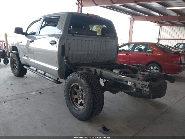 5TFDY5F13JX694747 Toyota Tundra Sr5 5.7l V8