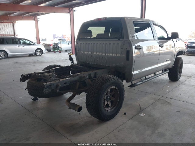 5TFDY5F13JX694747 Toyota Tundra Sr5 5.7l V8
