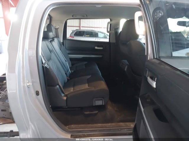 5TFDY5F13JX694747 Toyota Tundra Sr5 5.7l V8