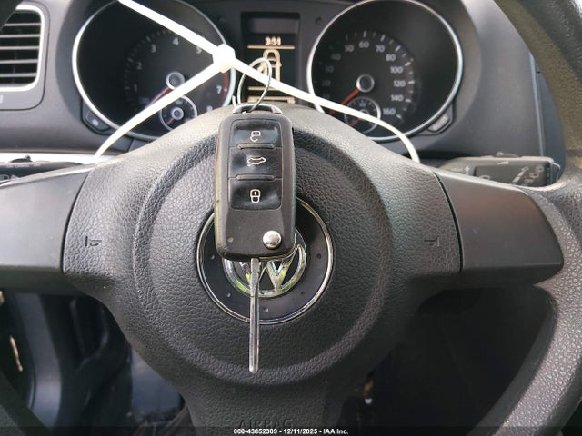 2010 Volkswagen Golf 2-door მანქანა იყიდება აუქციონზე, vin: WVWBB7AJ3AW277887, აუქციონის ნომერი: 43852309