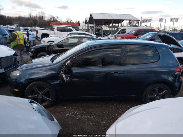 2010 Volkswagen Golf 2-door მანქანა იყიდება აუქციონზე, vin: WVWBB7AJ3AW277887, აუქციონის ნომერი: 43852309