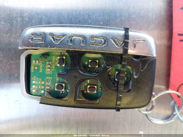 2017 JAGUAR XF SAJBJ4BV2HCY30982 Photo 10