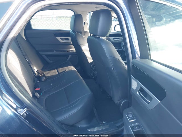 2017 JAGUAR XF SAJBJ4BV2HCY30982 Photo 7