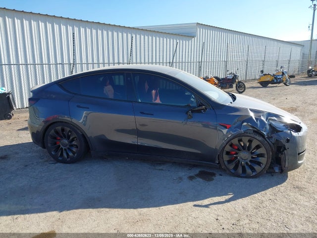 Tesla Model Y Performance Dual Motor All-wheel Drive 2022 7SAYGDEF3NF382829 Image 13