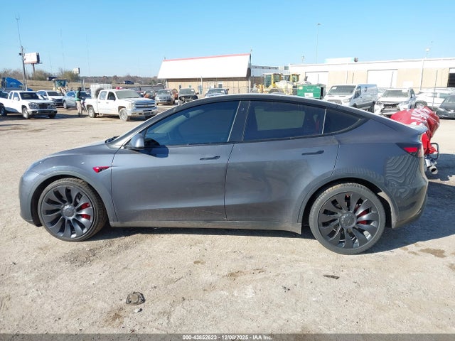 Tesla Model Y Performance Dual Motor All-wheel Drive 2022 7SAYGDEF3NF382829 Image 14