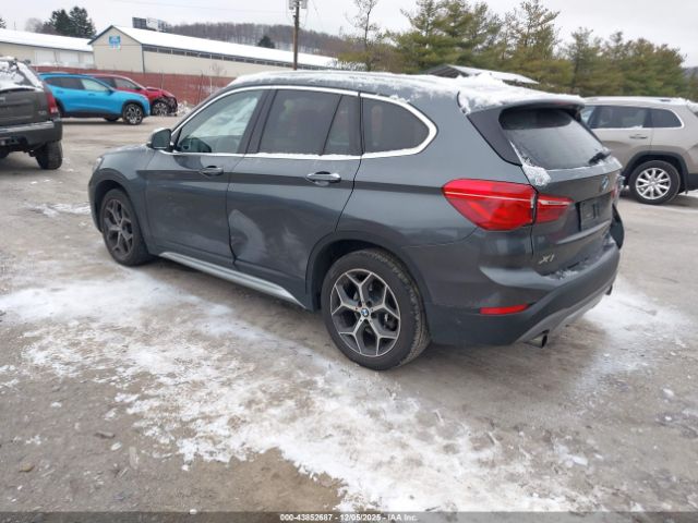 2018 BMW X1 WBXHT3C35J3H30669 Photo 2