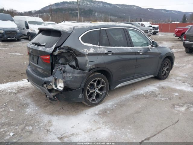 2018 BMW X1 WBXHT3C35J3H30669 Photo 3