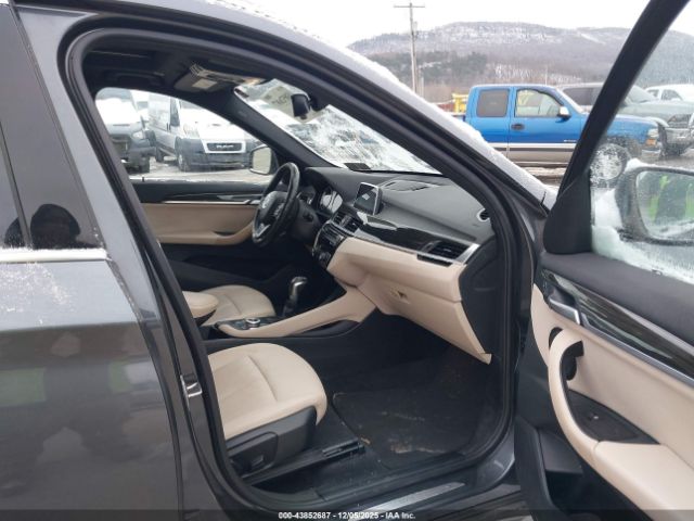 2018 BMW X1 WBXHT3C35J3H30669 Photo 4