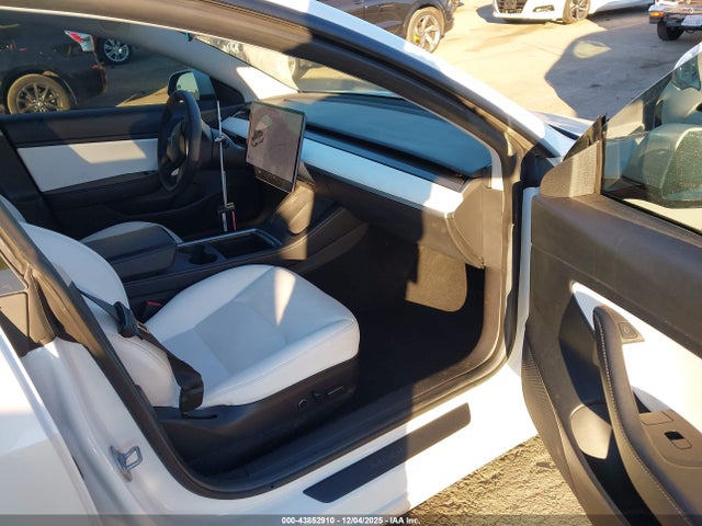 2021 TESLA MODEL 3 5YJ3E1EA7MF928708 Photo 4