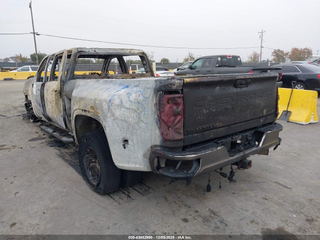 2022 CHEVROLET SILVERADO 3500HD 1GC4YTEY8NF198339 Photo 2