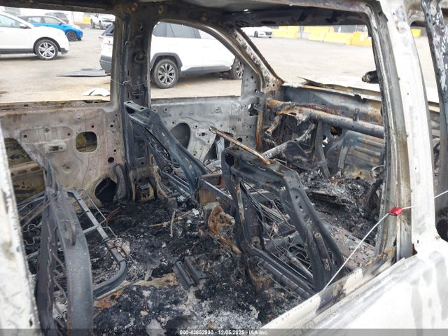 2022 CHEVROLET SILVERADO 3500HD 1GC4YTEY8NF198339 Photo 4