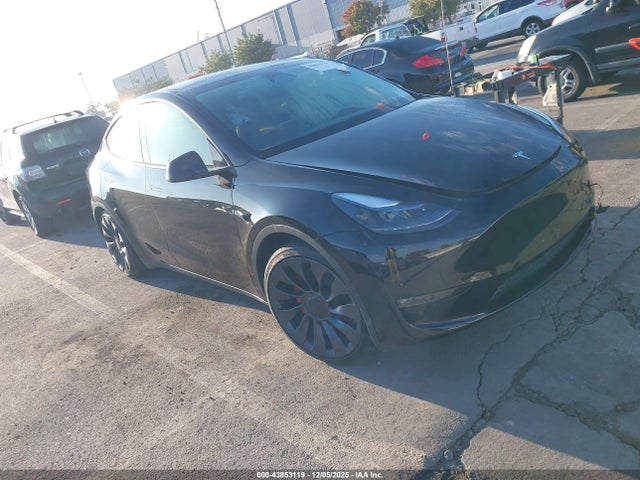 2024 TESLA MODEL Y 7SAYGDEF2RF069471 Photo 0