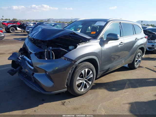 5TDGZRAH0LS005827 Toyota Highlander Xle
