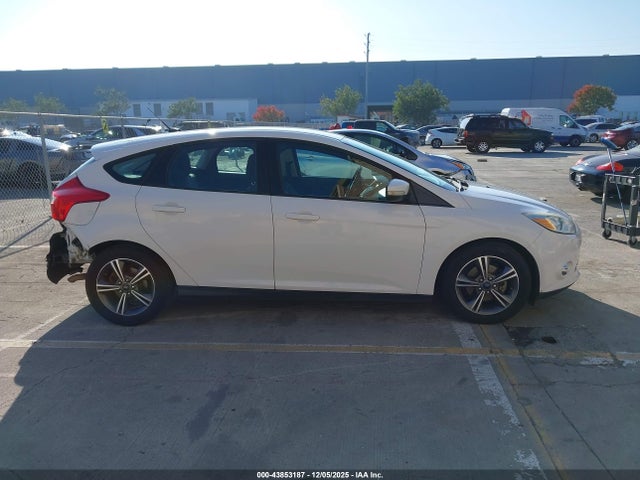 1FADP3K22EL421338 Ford FOCUS SE