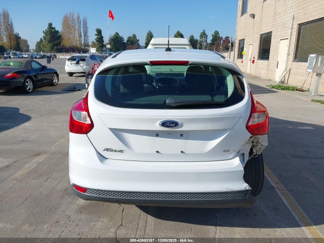 1FADP3K22EL421338 Ford FOCUS SE