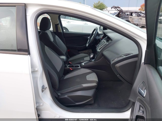 1FADP3K22EL421338 Ford FOCUS SE