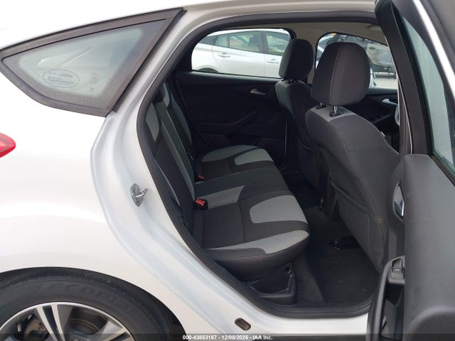 1FADP3K22EL421338 Ford FOCUS SE