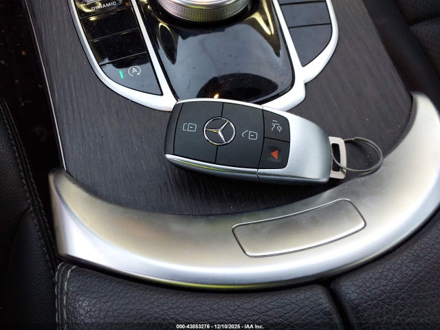 43853276 :رقم المزاد ، W1KWF8EB5MR653190 vin ، 2021 Mercedes-benz C 300 4matic مزاد بيع
