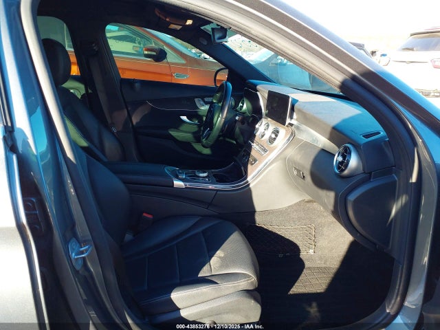 43853276 :رقم المزاد ، W1KWF8EB5MR653190 vin ، 2021 Mercedes-benz C 300 4matic مزاد بيع