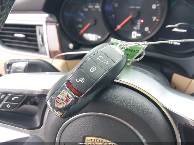 2017 PORSCHE MACAN WP1AA2A50HLB09610 Photo 10