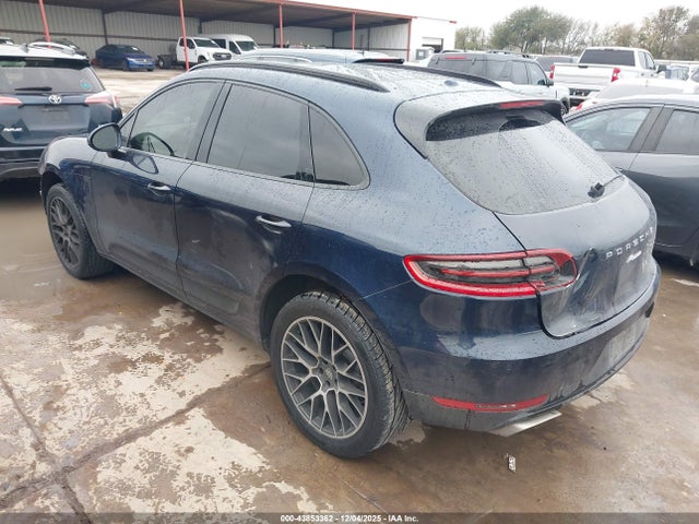 2017 PORSCHE MACAN WP1AA2A50HLB09610 Photo 2