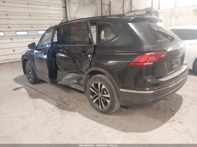2023 VOLKSWAGEN TIGUAN 3VVFB7AX6PM023302 Photo 2