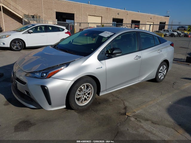 JTDKAMFUXN3176132 Toyota Prius L