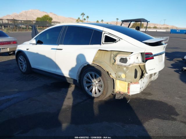 2017 TESLA MODEL X 5YJXCAE2XHF066669 Photo 2