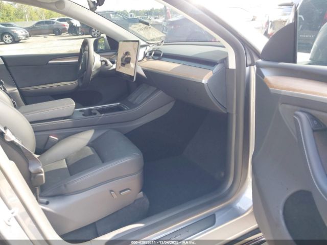 2025 TESLA MODEL Y 7SAYGDEF5SA342275 Photo 4
