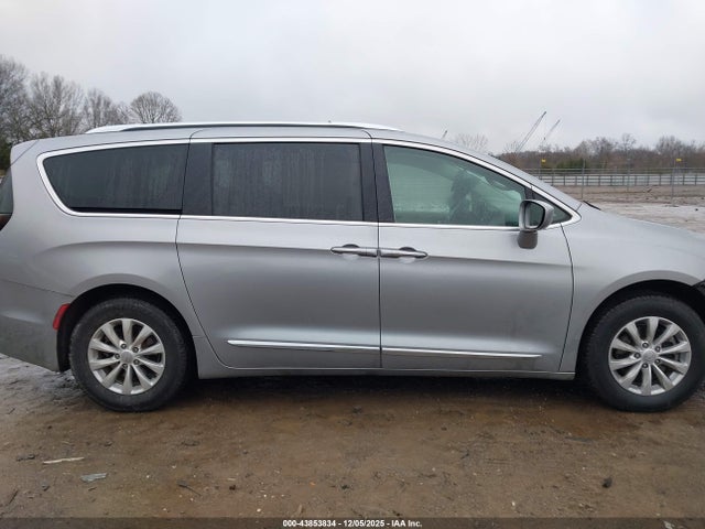 2018 Chrysler Pacifica Touring L მანქანა იყიდება აუქციონზე, vin: 2C4RC1BGXJR110835, აუქციონის ნომერი: 43853834
