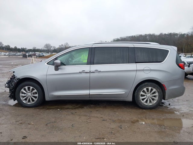 2018 Chrysler Pacifica Touring L მანქანა იყიდება აუქციონზე, vin: 2C4RC1BGXJR110835, აუქციონის ნომერი: 43853834