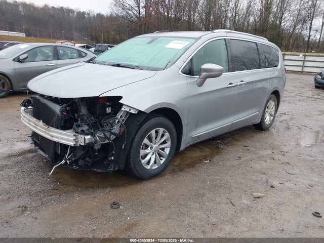2018 Chrysler Pacifica Touring L მანქანა იყიდება აუქციონზე, vin: 2C4RC1BGXJR110835, აუქციონის ნომერი: 43853834