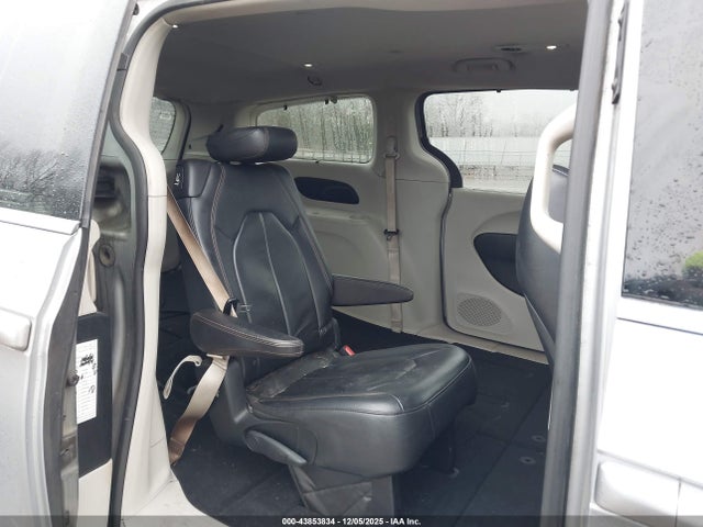 2018 Chrysler Pacifica Touring L მანქანა იყიდება აუქციონზე, vin: 2C4RC1BGXJR110835, აუქციონის ნომერი: 43853834