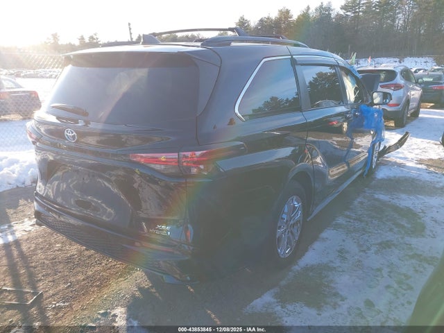 5TDDSKFC0NS052984 Toyota Sienna Xse