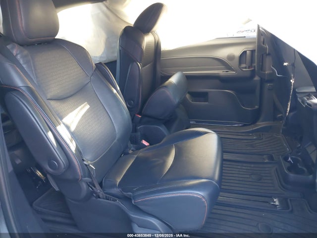 5TDDSKFC0NS052984 Toyota Sienna Xse