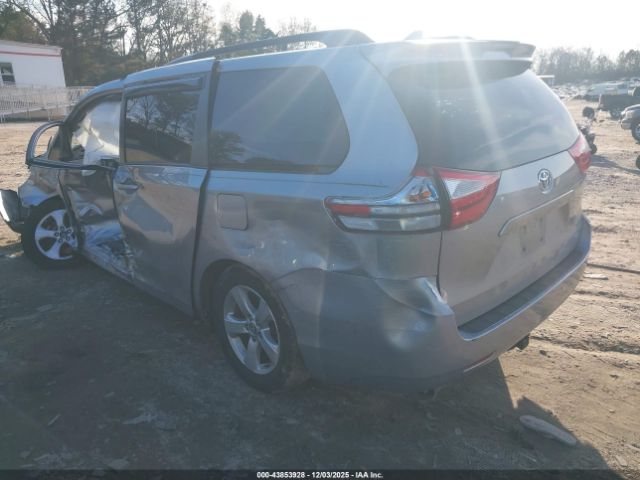 2018 TOYOTA SIENNA 5TDKZ3DC6JS962757 Photo 2