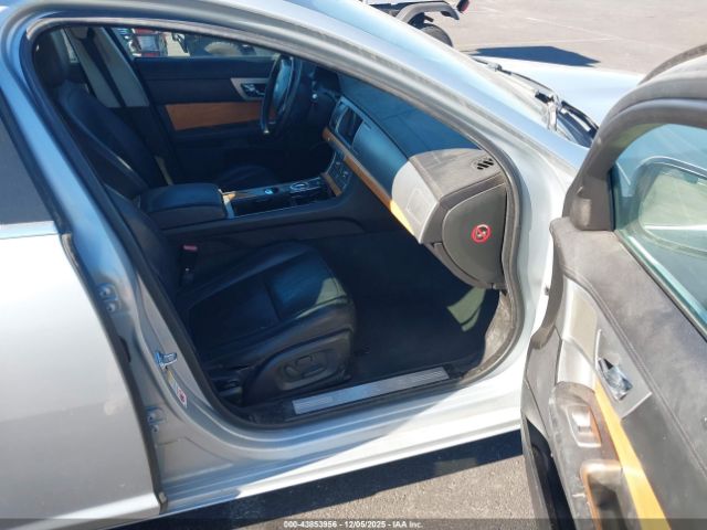 2010 JAGUAR XF SAJWA0FA6AHR69605 Photo 4