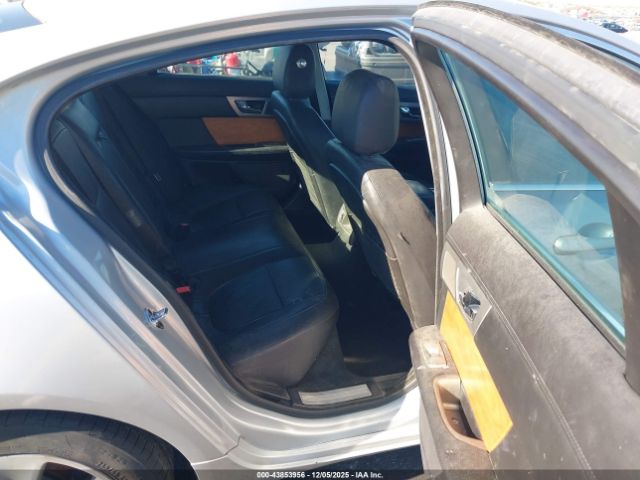 2010 JAGUAR XF SAJWA0FA6AHR69605 Photo 7