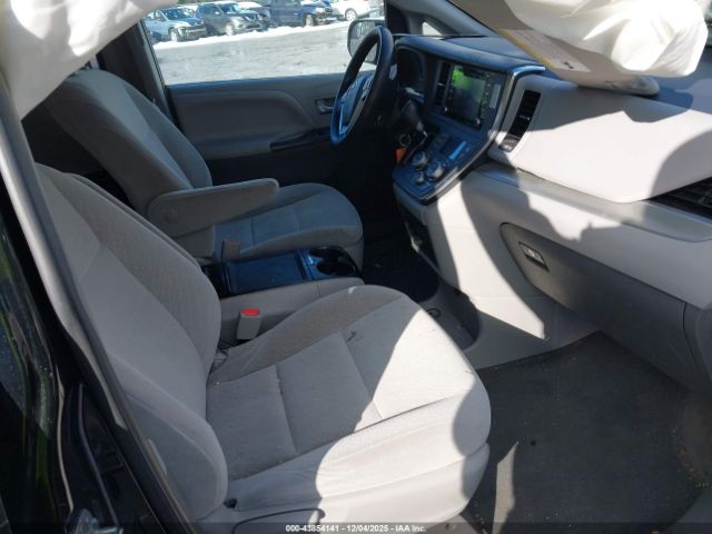 2018 TOYOTA SIENNA 5TDJZ3DC6JS197030 Photo 4