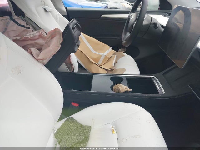 2024 TESLA MODEL Y 7SAYGDEE7RA274661 Photo 4