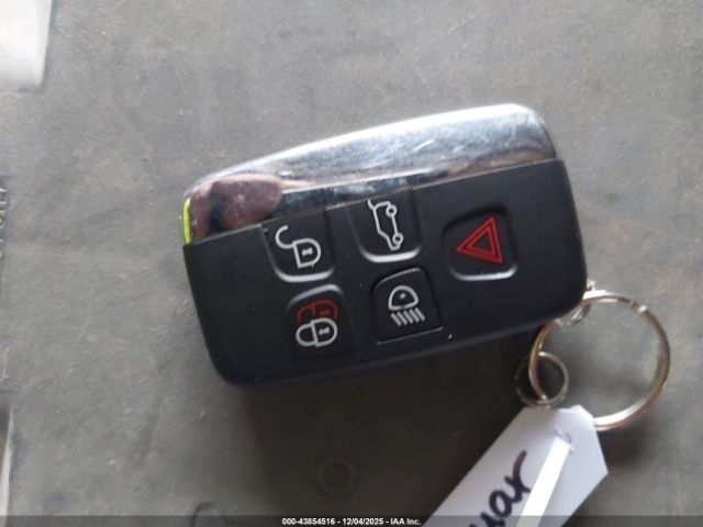 2019 JAGUAR XE SAJAD4FX7KCP51359 Photo 10