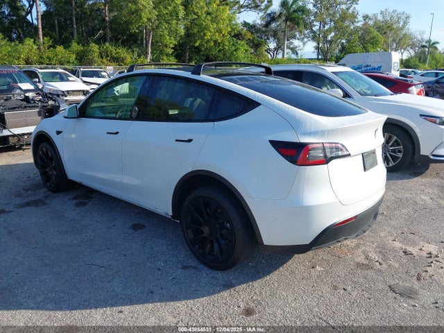 2023 TESLA MODEL Y 7SAYGAEE2PF640590 Photo 2