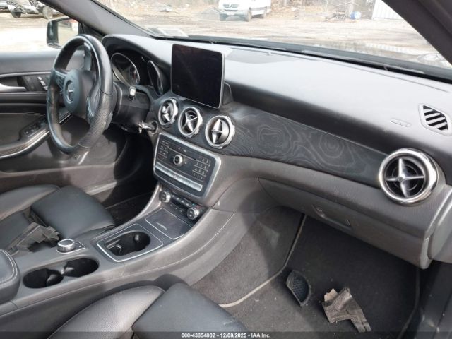 2019 MERCEDES-BENZ GLA 250 WDCTG4GBXKJ581814 Photo 4
