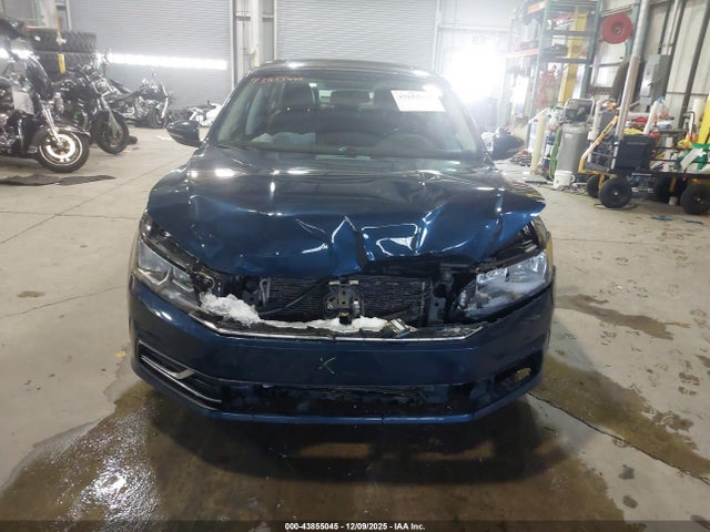 1VWLA7A36KC003866 Volkswagen Passat 2.0t Wolfsburg Edition